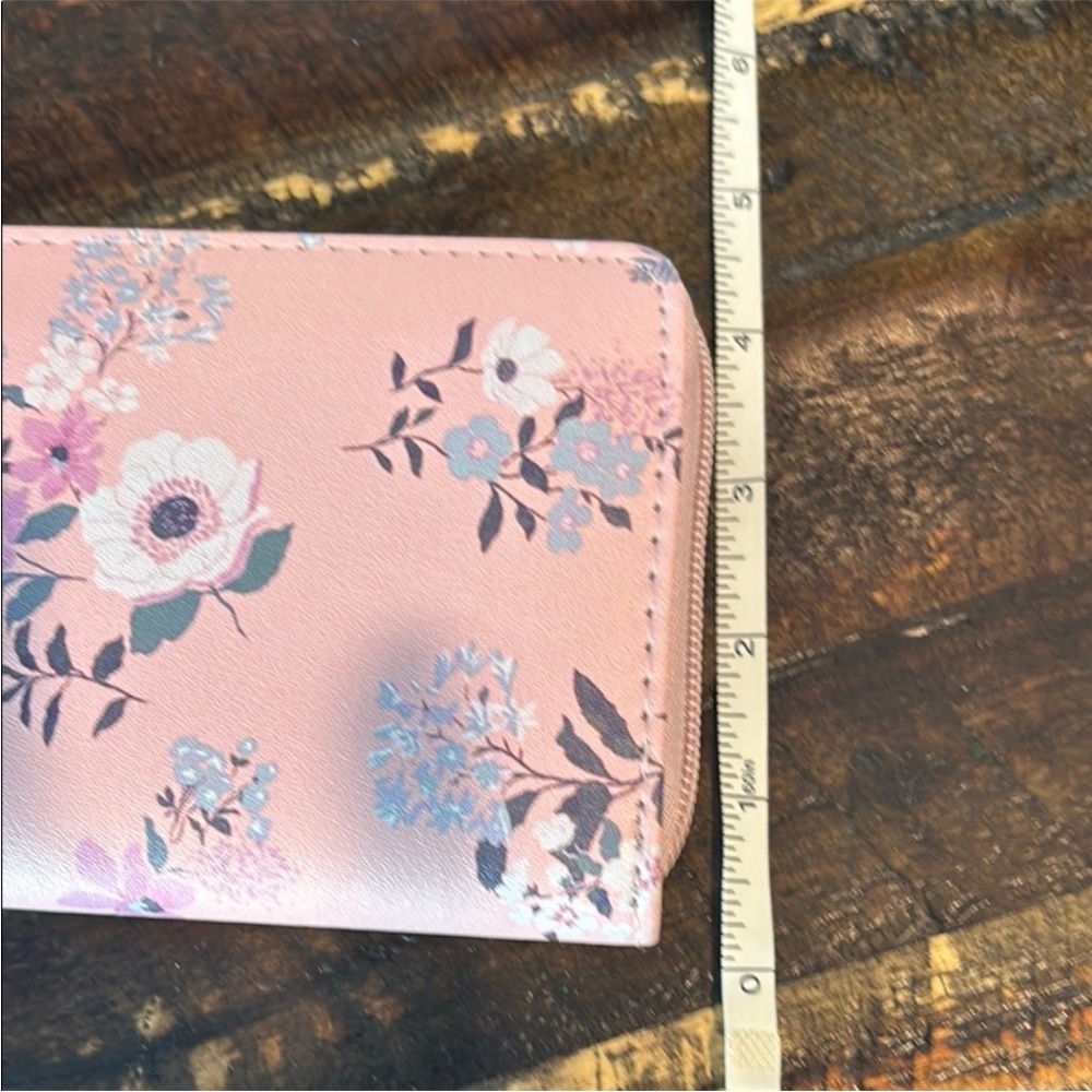Clutch Wristlet Pink and White Floral Pattern with Zipper Closure NWOT - Picture 7 of 7